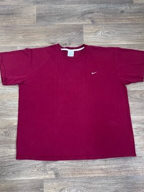 Vintage Y2K Nike is Men's Crewneck Tee - Maroon with White Swoosh/A418